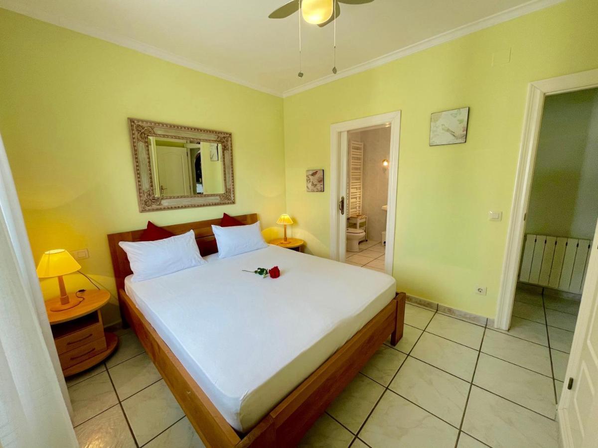 Villa Gran Palmeras With Private Pool & Amazing View Calp